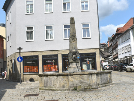 Ketschentorbrunnen, frontal
