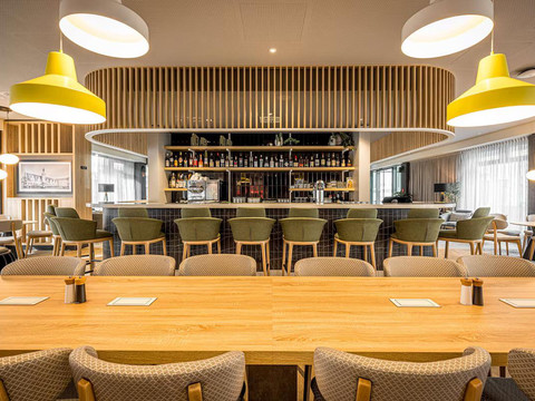Radisson-Bar