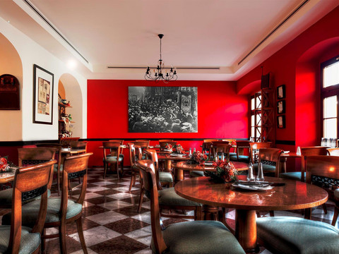 Warme, gemütliche Atmosphäre im Restaurant