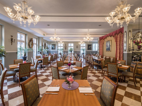 Büffetrestaurant im barocken Ambiente