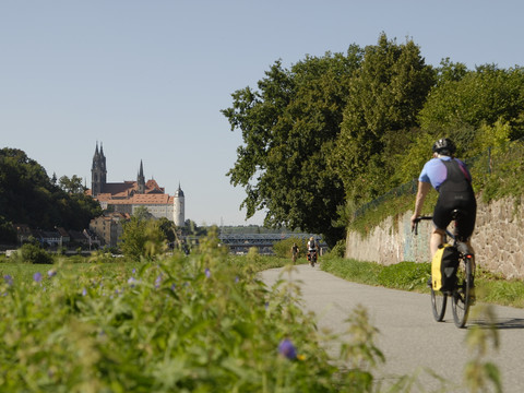 Elberadweg mit Blick nach Meißen