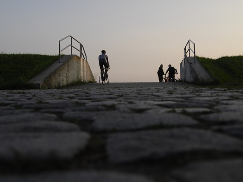 Über die Kaditzer Flutrinne