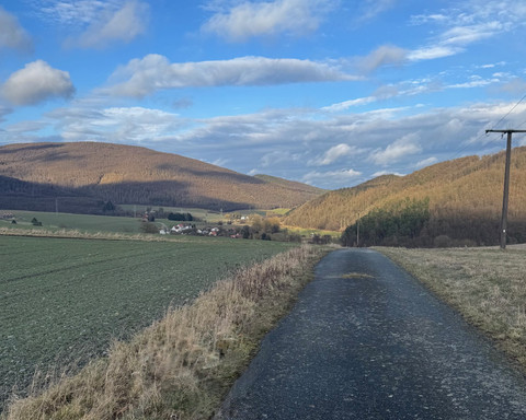 Blick von oben auf Gellershausen von der Angstbergroute 2