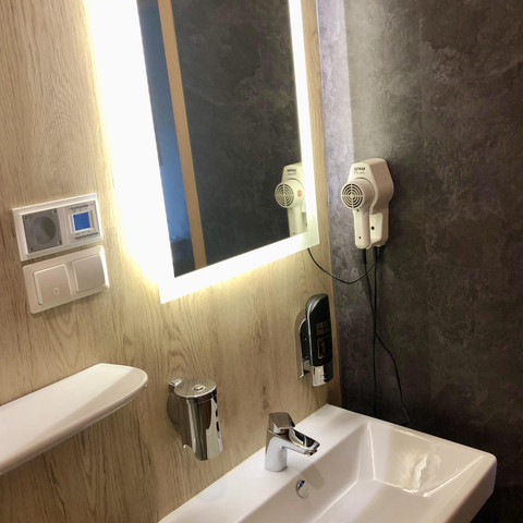 31007DBD-9C5F-4C28-956D-CC37FB93E779_1_201_a