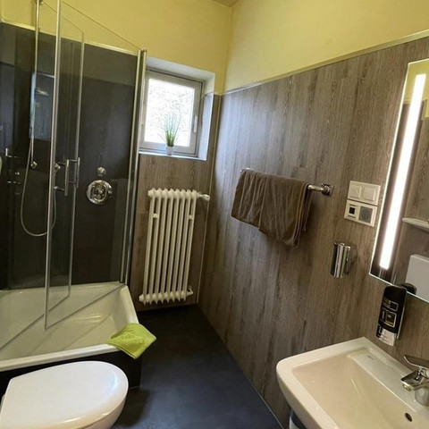 48590602-DF36-4B6E-8024-76AD9A2595D0_1_105_c