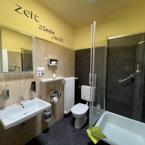 9AC62F52-9ED0-401F-9EBB-2E189A00107A_1_105_c