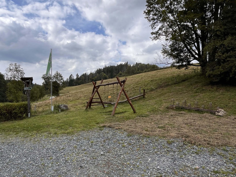 kleiner Spielplatz an der Hütte