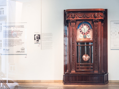 Astronomische Kunstuhr im Uhrenmuseum Glashütte (Ausschnitt)