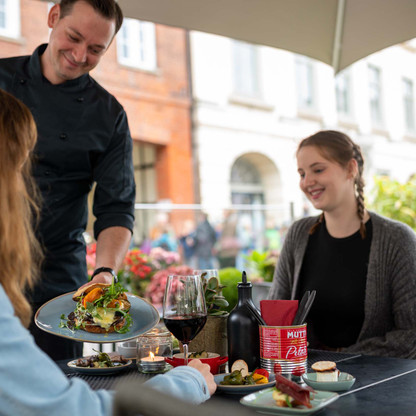 Eutin_Gastro_Stumpfes Eck_Marktterrasse.jpg