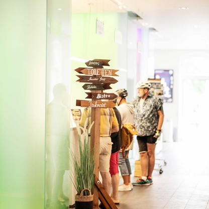 Tourist-Info-Souvenirshop-web©TI-GPS-Anne-Weise-(3).jpg