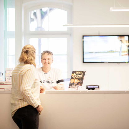 Tourist-Info-Souvenirshop-web©TI-GPS-Anne-Weise-(10).jpg