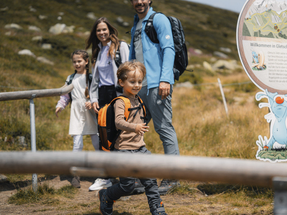 Sommer Gletschi-Tour in der Aletsch Arena Sommer Gletschi-Tour in der Aletsch Arena