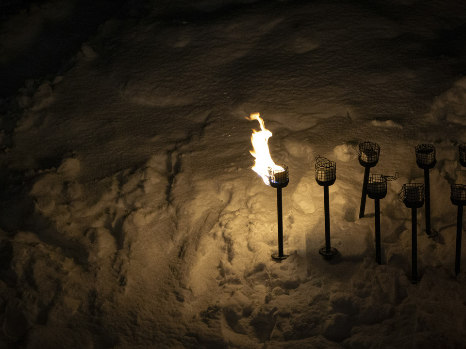 Torches at night in the snow Brennende Fackeln im Schnee leuchten während des Mondscheinessen Aletsch Arena bei der BettmeralpBurning torches light up the snow during the Aletsch Arena moonlight dinner at BettmeralpDes torches allumées dans la neige s'illuminent pendant le dîner au clair de lune Aletsch Arena près de Bettmeralp