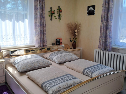 Schlafzimmer 1/ Ferienwohnung "Wolke 7"