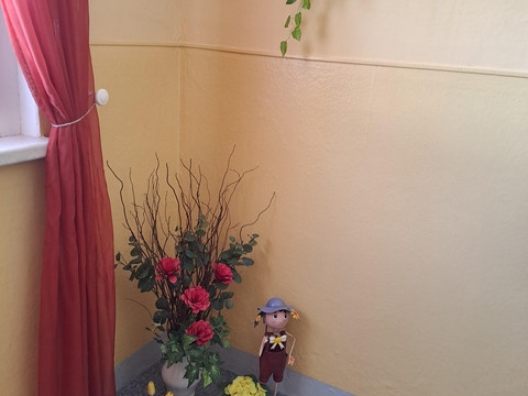 Dekoration im Hausaufgang