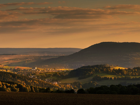 Erzgebirgslandschaft mit Blick auf Bergstadt Marienberg