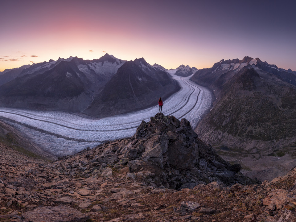 Lever de soleil sur le glacier d'Aletsch 2-für-1 Matterhorn Aletschgletscher mit atemberaubendem Blick auf den Grossen Aletschgletscher im Morgenlicht vom Eggishorn2-for-1 Matterhorn Aletsch Glacier with breathtaking view of the Great Aletsch Glacier in the morning light from the EggishornGlacier d'Aletsch du Cervin 2 pour 1 avec vue imprenable sur le grand glacier d'Aletsch dans la lumière du matin depuis l'Eggishorn