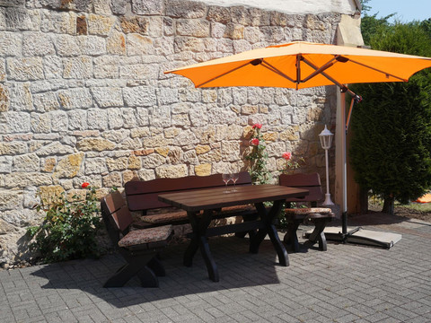 ruhige Sitzecke im Innenhof