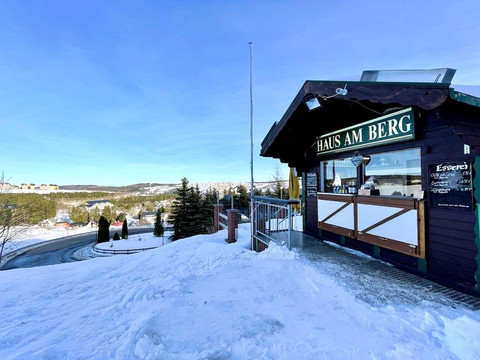 Einkehr möglich - unsere HERZLHÜTTE am Skihang