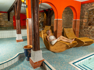 Hotel & Spa Wasserschloss Westerburg - Ruheliegen am Pool Hotel & Spa Wasserschloss Westerburg - Ruheliegen am Pool