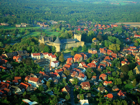 Burg Luftaufname.jpg