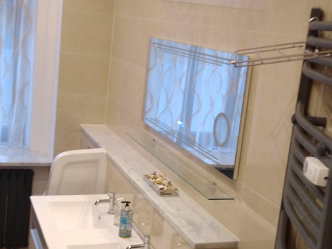 Doppeltes Waschbecken % Badheizkörper