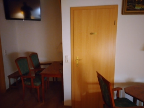 Zimmer 2 mit kleiner Toilette