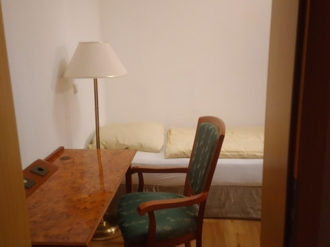 Schreibtisch Zimmer 3