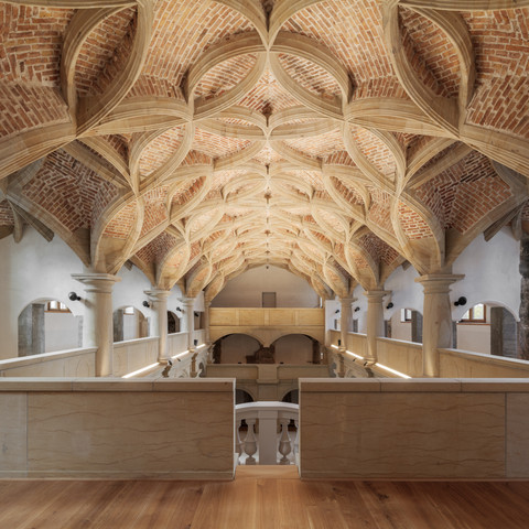 Palace Chapel Schlosskapelle mit Schlingrippengewölbe im Residenzschloss DresdenPalace chapel with ribbed vault in the Dresden Residential PalaceZámecká kaple s žebrovou klenbou v drážďanském rezidenčním paláciKaplica pałacowa ze sklepieniem żebrowym w drezdeńskim pałacu rezydencjonalnymPaleiskapel met ribgewelven in het residentiële paleis van DresdenCappella del palazzo con volta a crociera nel Palazzo residenziale di Dresda