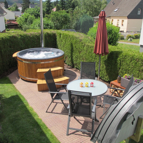 Terrrasse mit Whirlpool Ferienwohnung "Am Siegsteig"