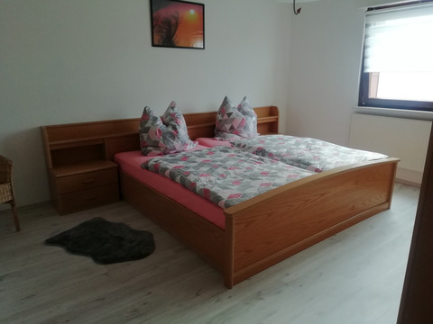 Schlafzimmer 2 Ferienwohnung Mädi