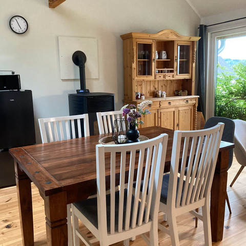 Scheune an der Pulvermuehle Kuechentisch