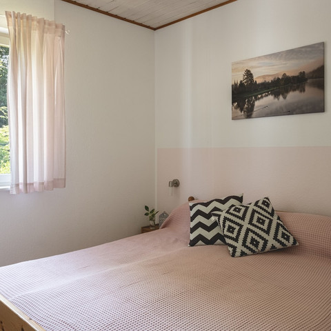 Schlafzimmer mit Doppelbett