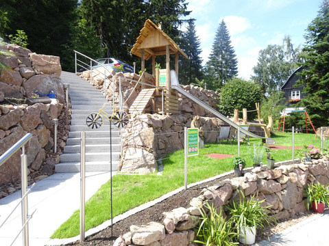 Neu geschaffener Kinderspielplatz