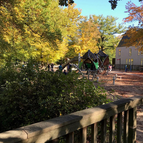 Spielplatz neben der Burg Wissem