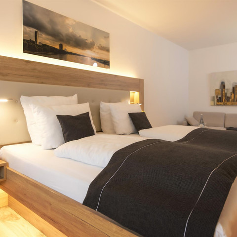 Deluxezimmer Wohnraum/Bett