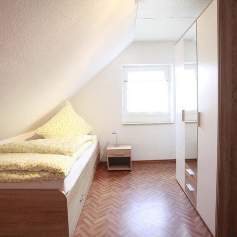 Ferienwohnung Leienberg: Schlafzimmer mit Einzelbett Ferienwohnung Leienberg: Schlafzimmer mit Einzelbett