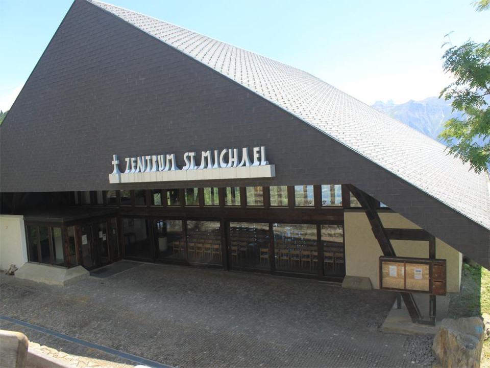 Zentrum St. Michael Bettmeralp Aussenansicht des Kinderhort Bettmeralp im Zentrum St. Michael auf der BettmeralpExterior view of the Bettmeralp day nursery in the St. Michael center on BettmeralpVue extérieure de la crèche Bettmeralp au centre St. Michael de Bettmeralp