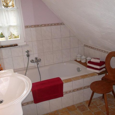 Bad mit Wanne und separater Dusche