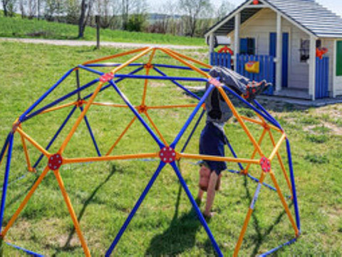 Spielehaus und Kletteriglu