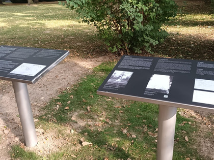 Infotafeln auf dem Ehrenfriedhof Westerholz