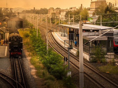 Lößnitzgrundbahn und S-Bahn am Bahnhof Radebeul Ost