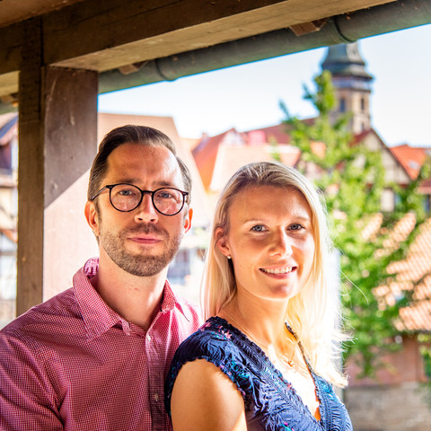 Paar auf der Mühlenbrücke (c) Hann. Münden Marketing GmbH, Y-SITE.jpg