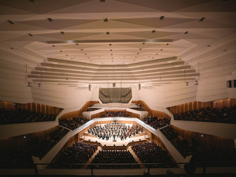 Dresdner Philharmonie – Konzertsaal in der Totalen