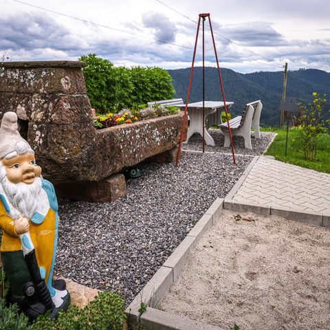 Ferienwohnung Sandras-Bergstation Sitzplatz Sandkasten Ferienwohnung Sandras-Bergstation Sitzplatz Sandkasten