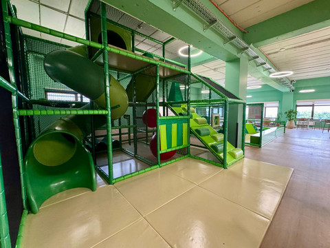 007-PEF-family_130541619