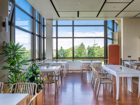 026-R-restaurant_130541638