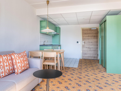 060-W-room-example_130541672