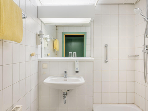 065-BD-bathroom-example_130541677