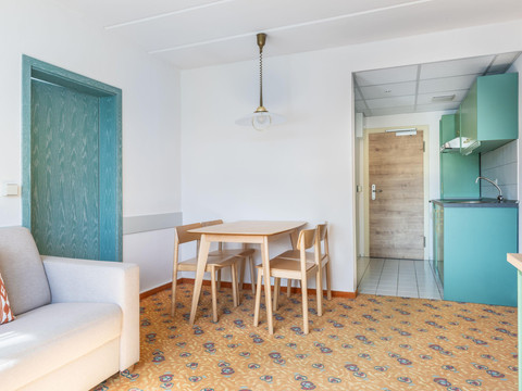 062-W-room-example_130541674